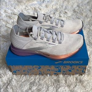 Brooks Running Shoes 👟 ⭐️